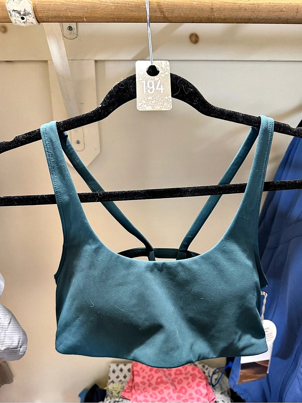 194- Vuori Yosemite Bra Crop Top green Medium NWT